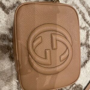 Gucci disco bag in camelia